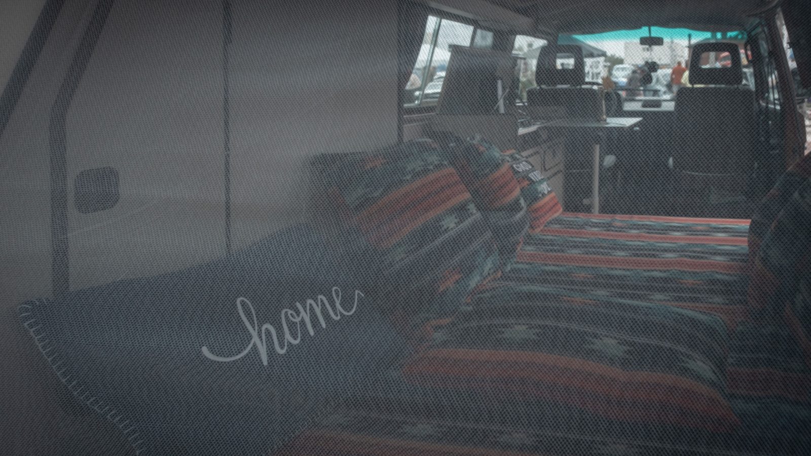 Lit confortable dans un camping-car vintage