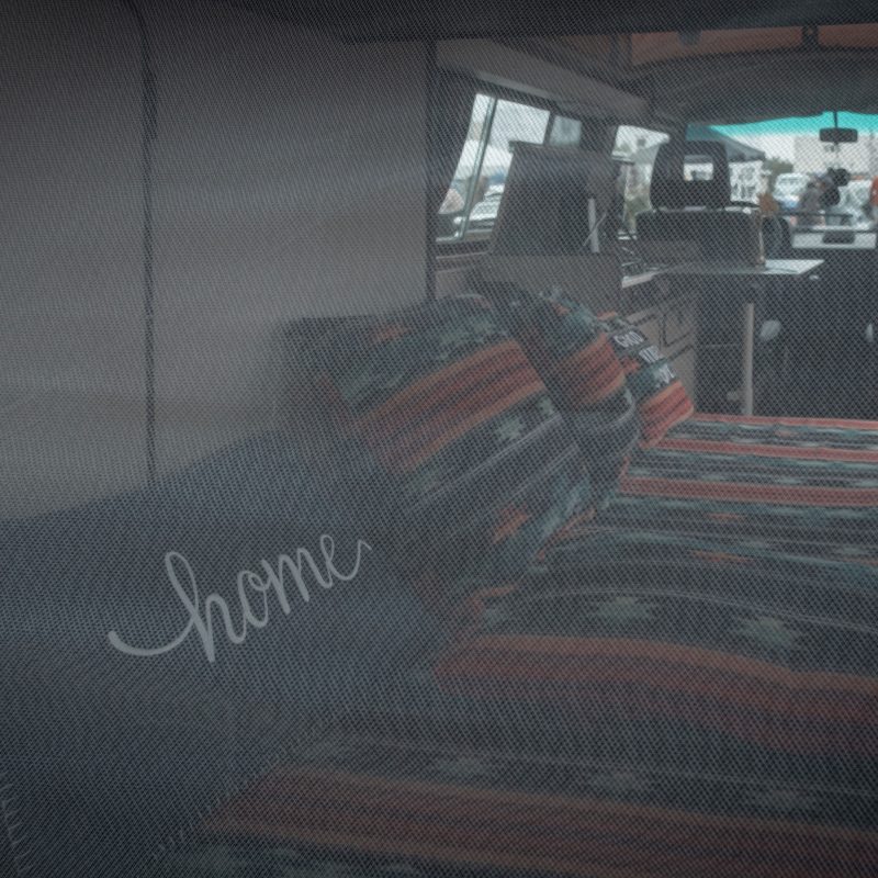 Lit confortable dans un camping-car vintage