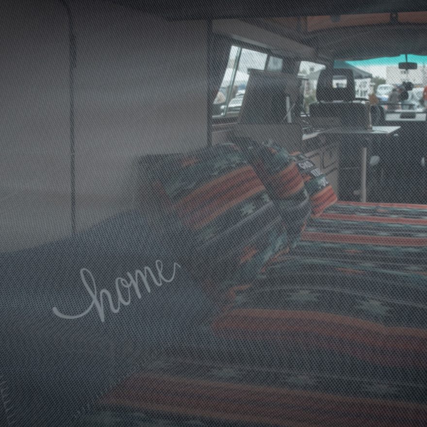Lit confortable dans un camping-car vintage
