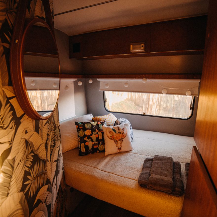 Intérieur confortable d'un Mercedes Sprinter aménagé